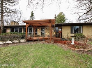 915 Cold Springs Rd, Woodstock, IL 60098