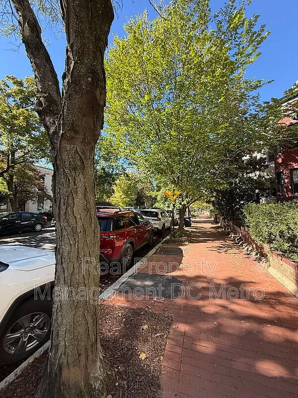 2 bed, 2.5 bath, 2200 sqft, $4,500 — Photo 4