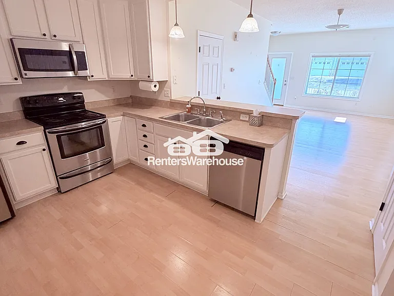 982 Crossing Way — Photo 3