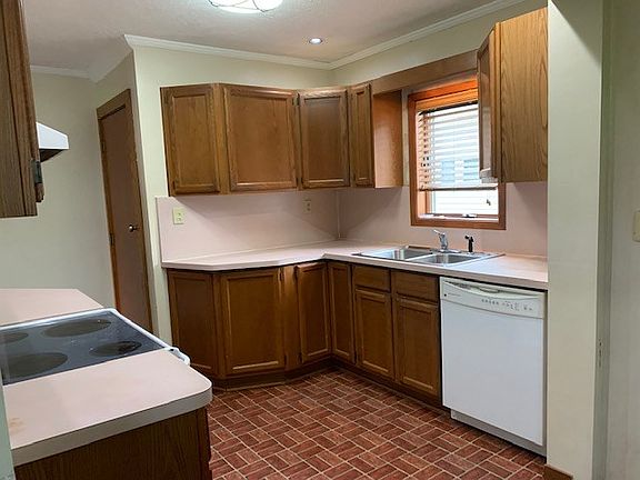 4th image of 1013 Wick Ave