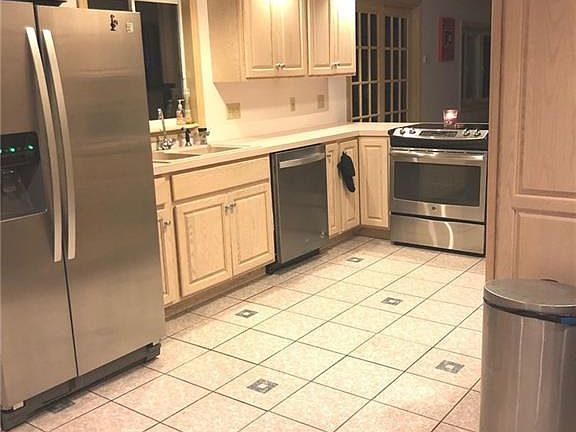 4th image of 11 Alden Dr