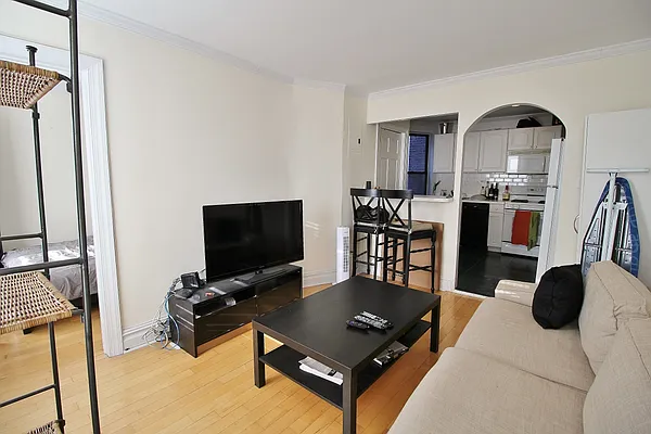 Rented by Julianna Realty Corp | media 14