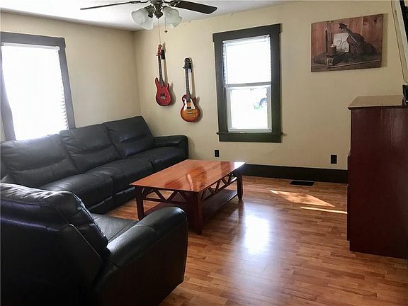 4th image of 537 Summit Ave #37