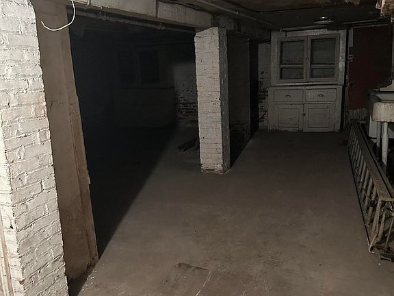 4th image of 16 Cedar St
