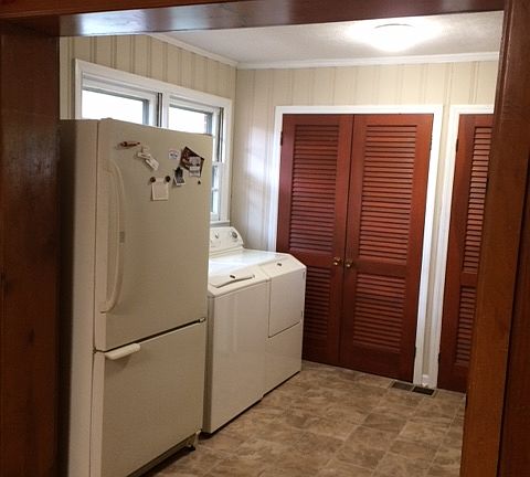Large Laundry/Mud Room