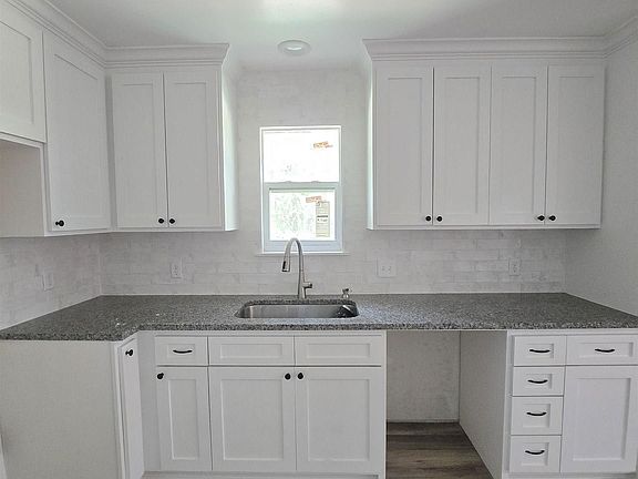 5th image of 258 Ella Ln