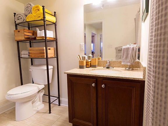 5th image of 55 Railroad Pl APT 613
