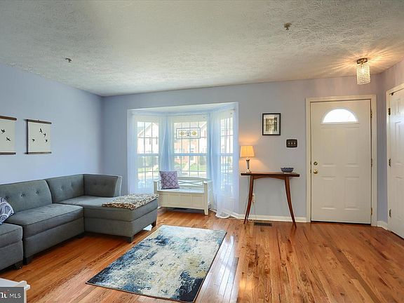 4th image of 1025 Jeanett Way