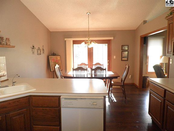 5th image of 4812 Sequoia St