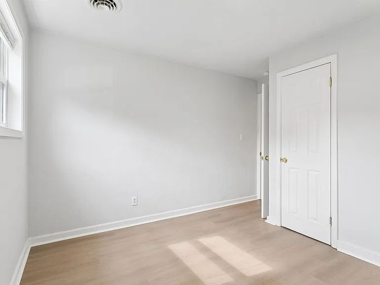 11 Woodhaven Rd — Photo 21