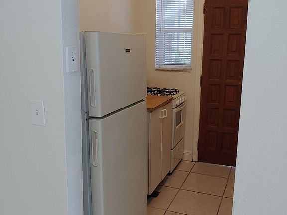 4th image of 6930 Byron Ave #201