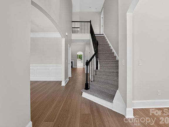 4th image of 152 Kentmere Ln
