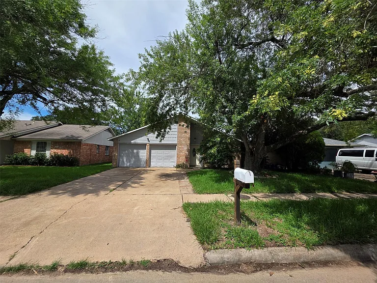 1115 Rock Canyon Dr — Photo 1