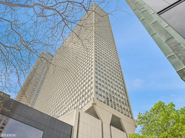 111 E Chestnut St APT 39C, Chicago, IL 60611