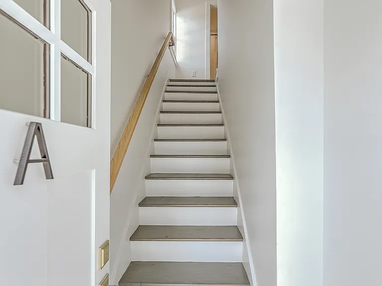 68 Lee St #B — Photo 1