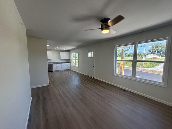 5th image of 697 Whiteaker Springs Rd #B