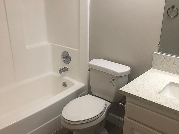 3rd image of 354 S La Fayette Park Pl APT 104