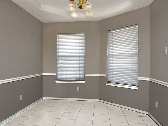 5th image of 400 S Saucedo Ave