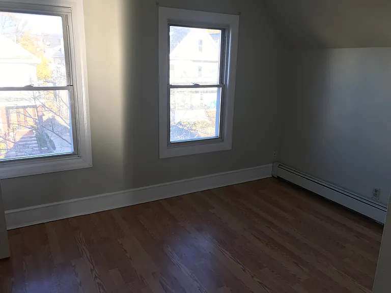 569 Main St #2R — Photo 5