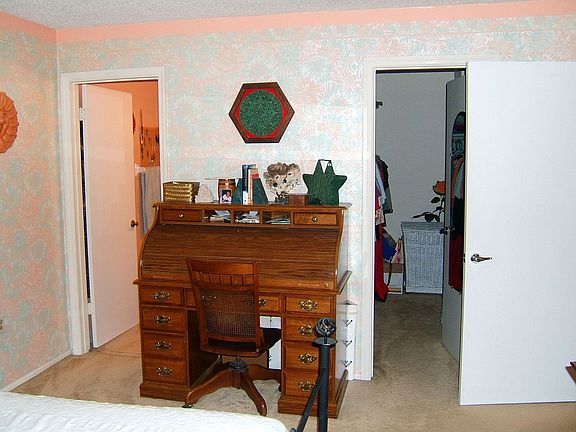 Master Bedroom (2 side) door on left bathroom, door on right walkin closet
