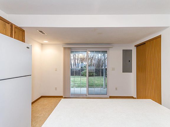 4th image of 750 Fountain View Dr APT G
