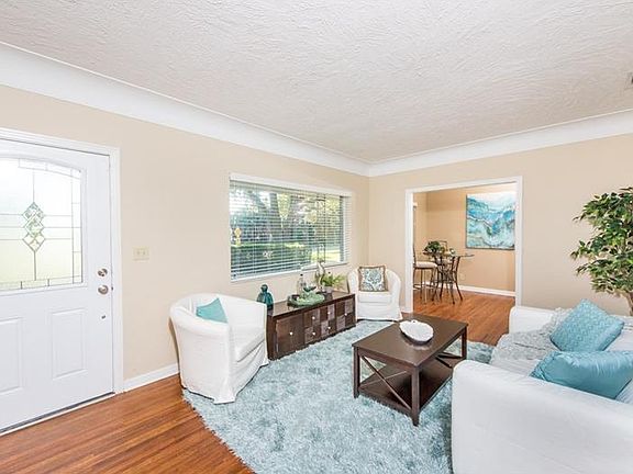 4th image of 515 34th Ave NE