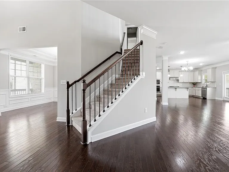 304 Cochin Dr — Photo 11