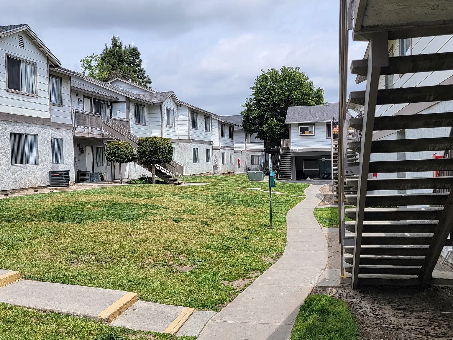 Grand Oaks Apartments — Photo 3