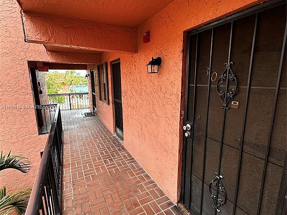 4th image of 670 Tennis Club Dr APT 302