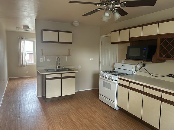 3rd image of 402 Northlake Rd
