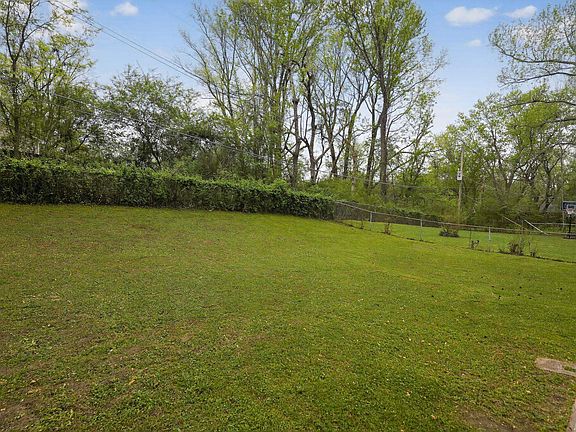 5th image of 3741 Ridgemont Rd