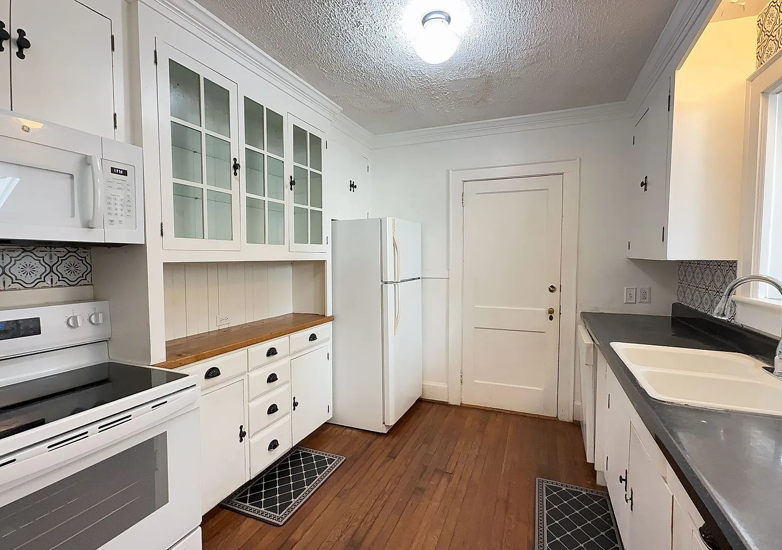 Spacious 4-Bedroom Norfolk Home with Sunroom & Fenced Backyard! — Photo 3