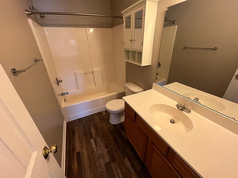 508 Fairington Ave — Photo 12