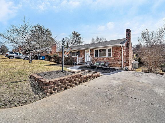 2nd image of 2814 Montvale Rd SW