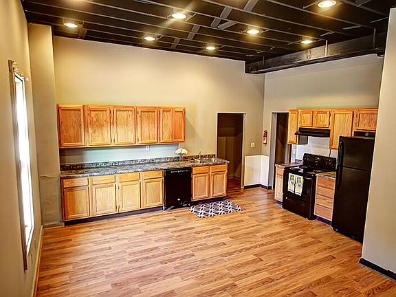 3rd image of 604 Jefferson Ave
