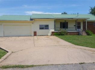 911 W 5th St, Stroud, OK 74079