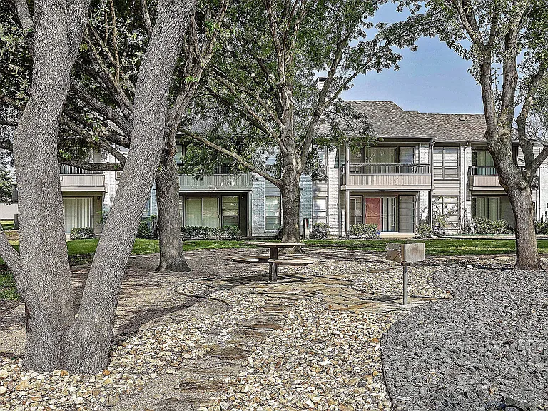 Hunters Glen — Photo 20
