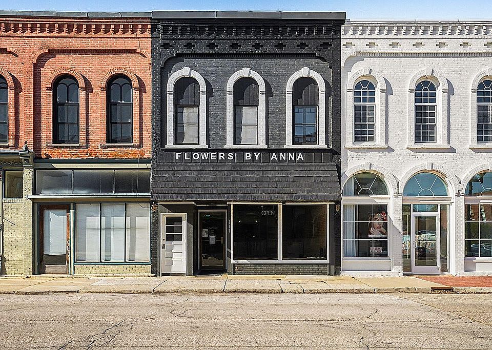 1st image of 111 Commercial St