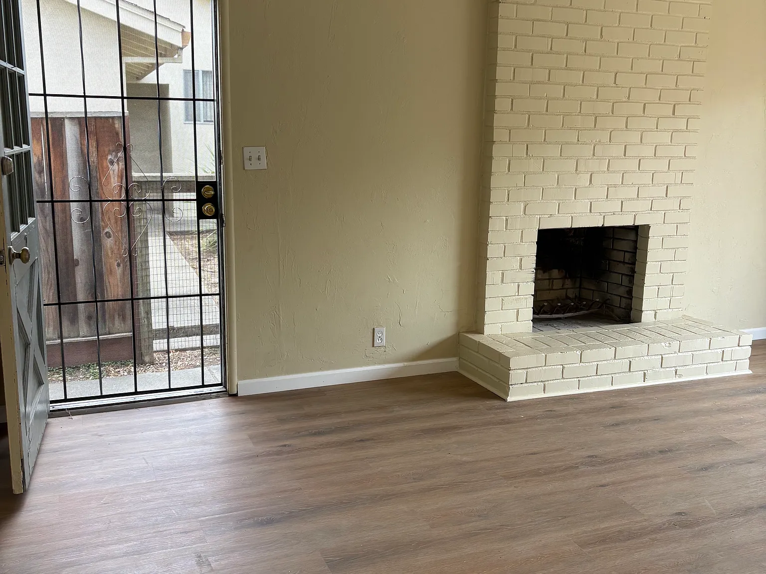 2 bed, 900 sqft, $3,199 — Photo 2