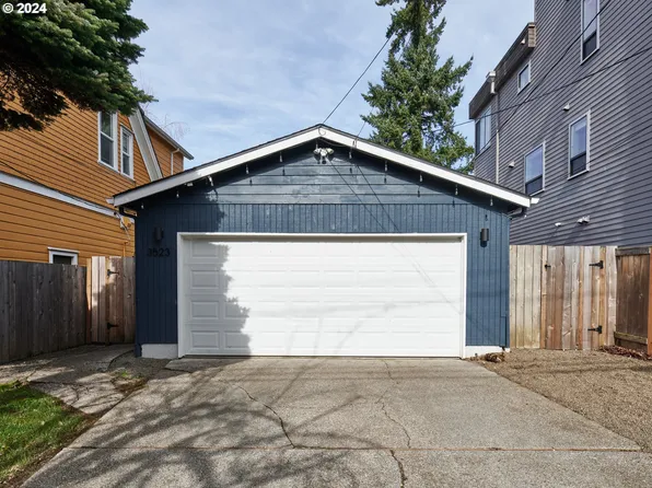3523 SE Yamhill St, Portland, OR 97214