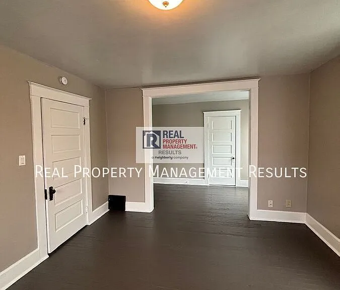 815 E Gum St — Photo 16