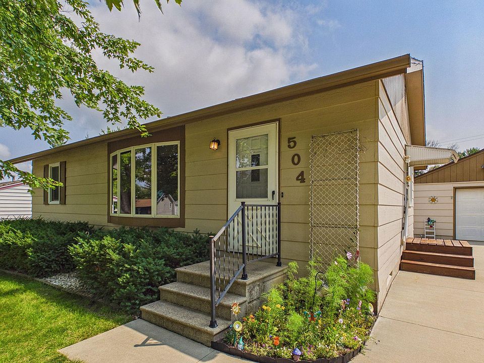 1st image of 504 3rd Ave NE