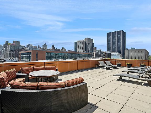 5th image of 1595 Lexington Ave APT 4D