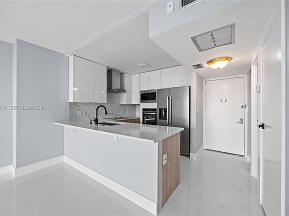 3rd image of 20335 N Country Club Dr APT 1905