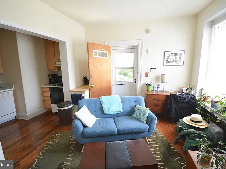 253 W Hansberry St #1F — Photo 3