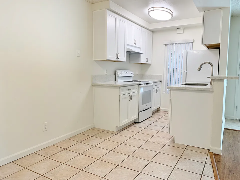Kitchen / Dining Area