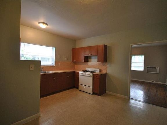 5th image of 1521 Michigan Ave APT 1