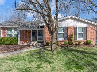 825 Forest Village Dr, Ballwin, MO