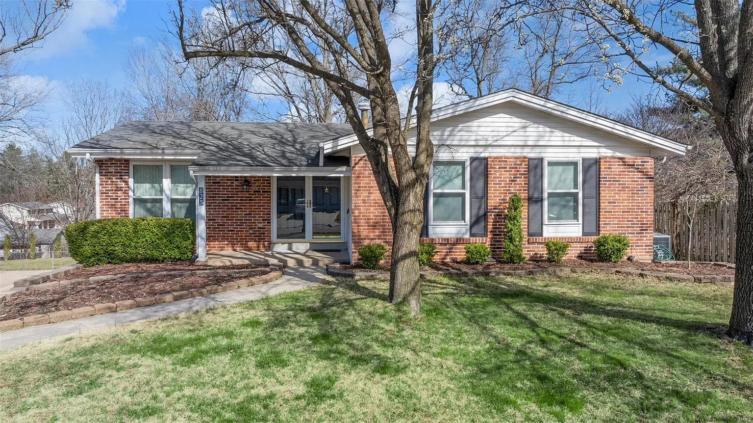 825 Forest Village Dr photo 1