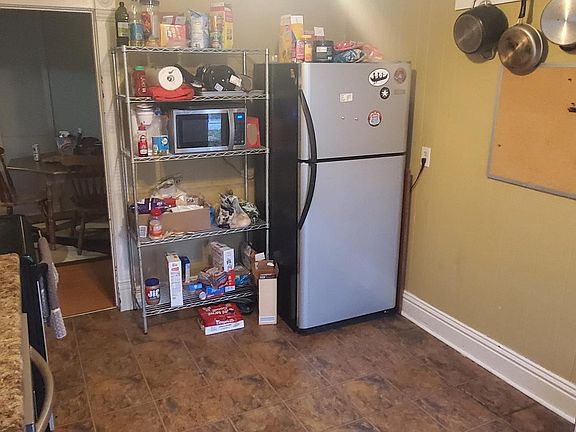 2nd image of 400 Matthews St APT B